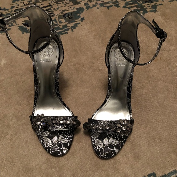 New without box Guess heels - Picture 2 of 7